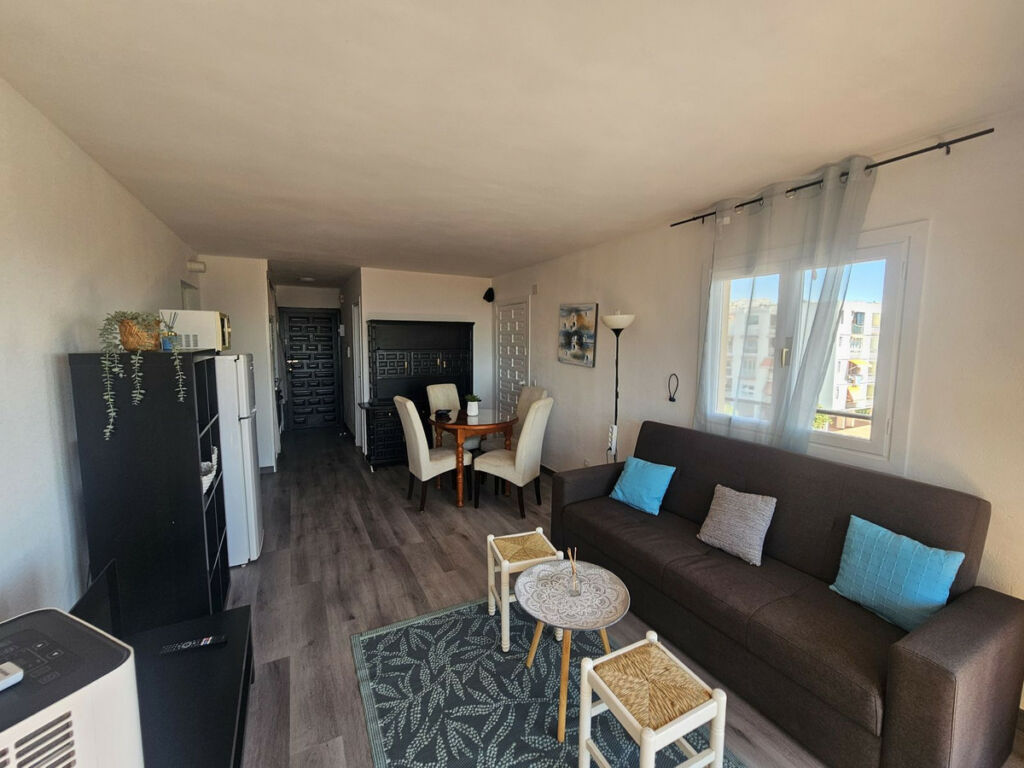 Middle Floor Apartment Calypso Málaga - image 4