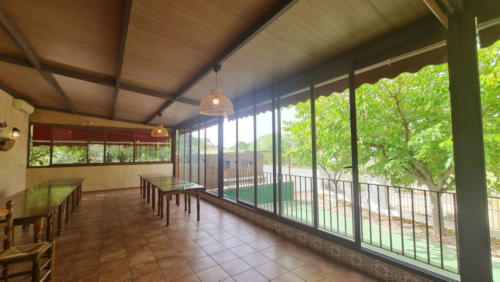 Detached Villa Petrer Alicante - image 4