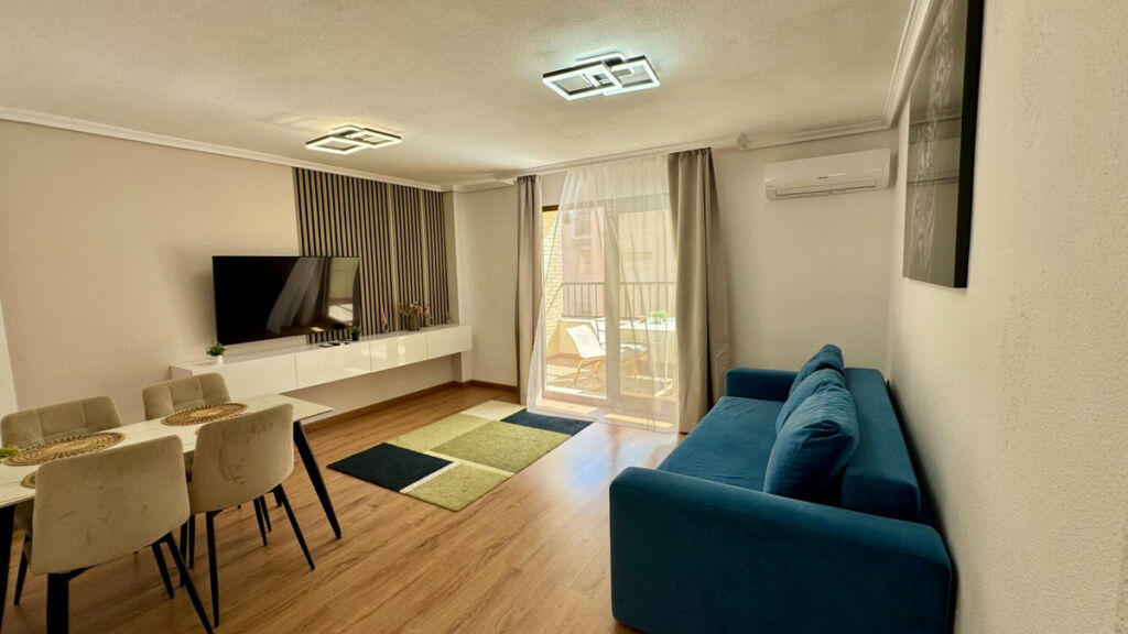 Middle Floor Apartment Torrevieja Alicante - image 4