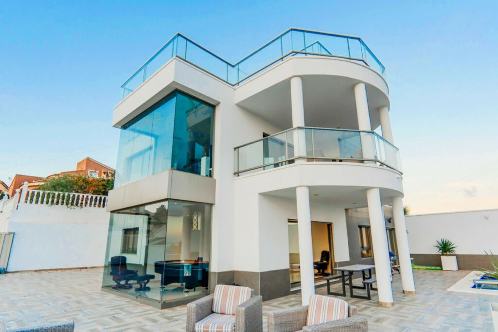 Detached Villa Ciudad Quesada Alicante - image 4