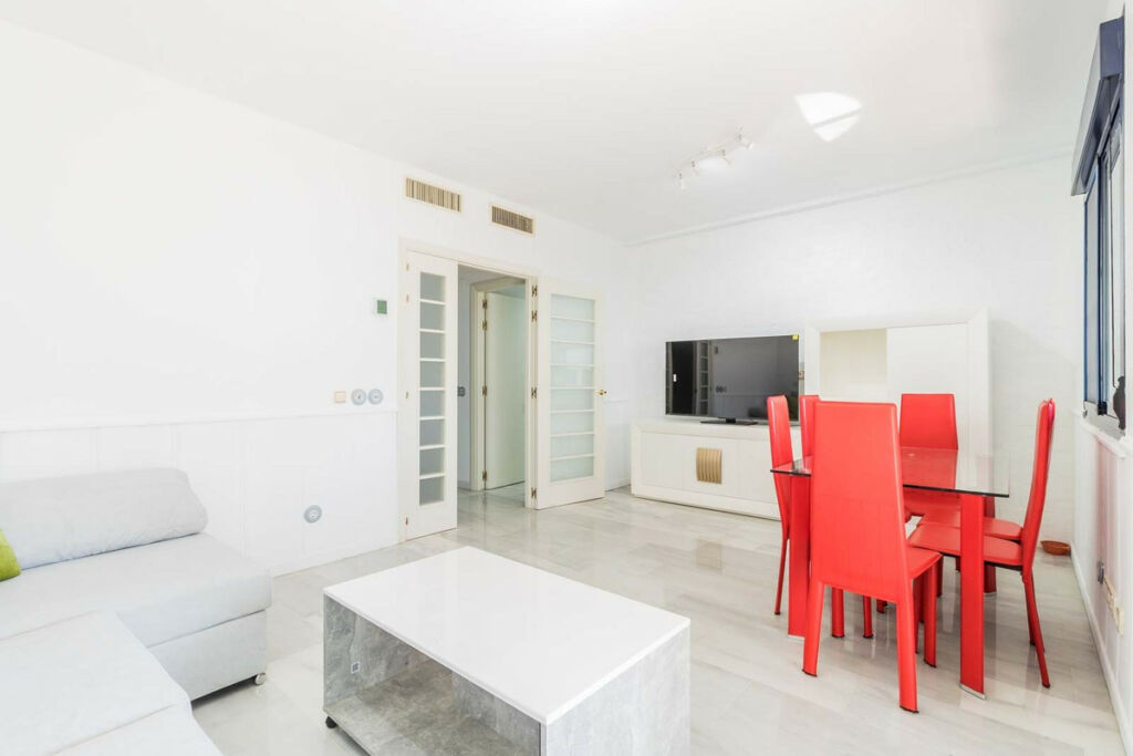 Middle Floor Apartment Estepona Málaga - image 4