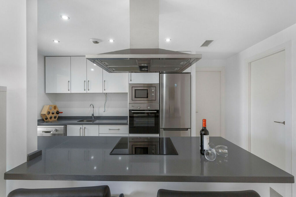 Middle Floor Apartment Villamartin Alicante - image 4