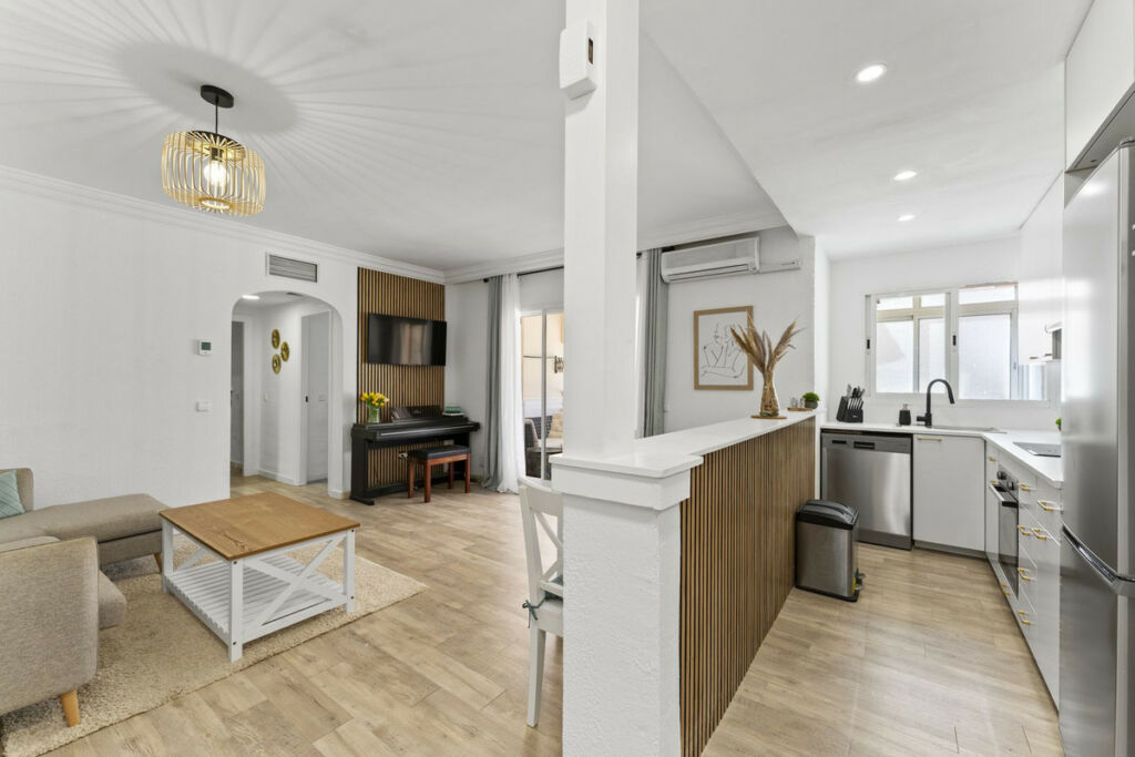 Top Floor Apartment Estepona Málaga - image 4