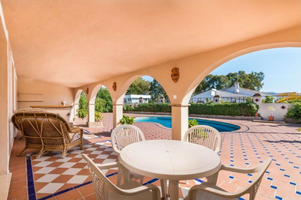 Detached Villa Guadalmina Alta Málaga - image 4