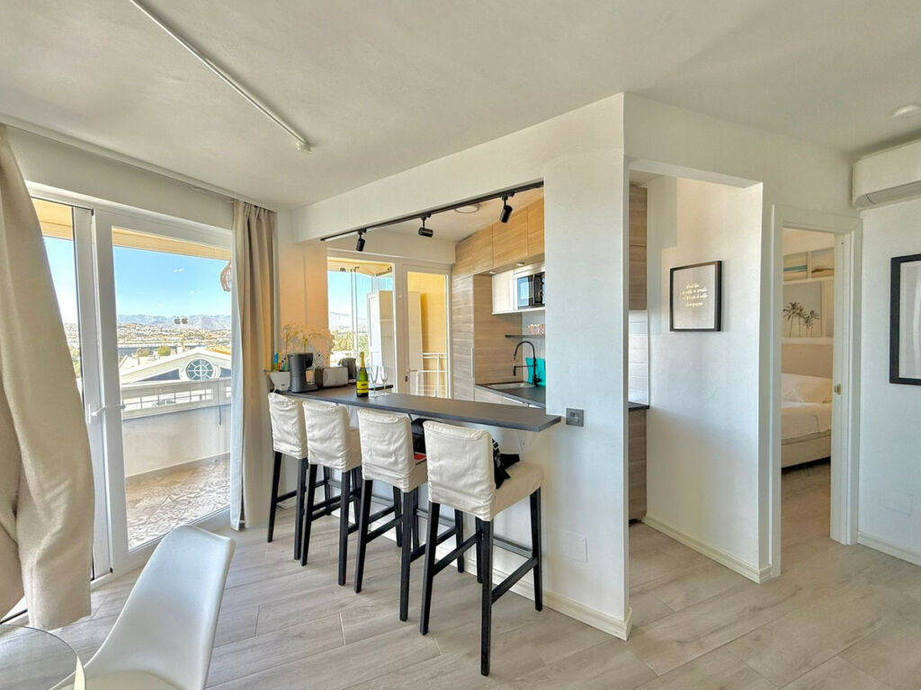 Middle Floor Apartment Fuengirola Málaga - image 4