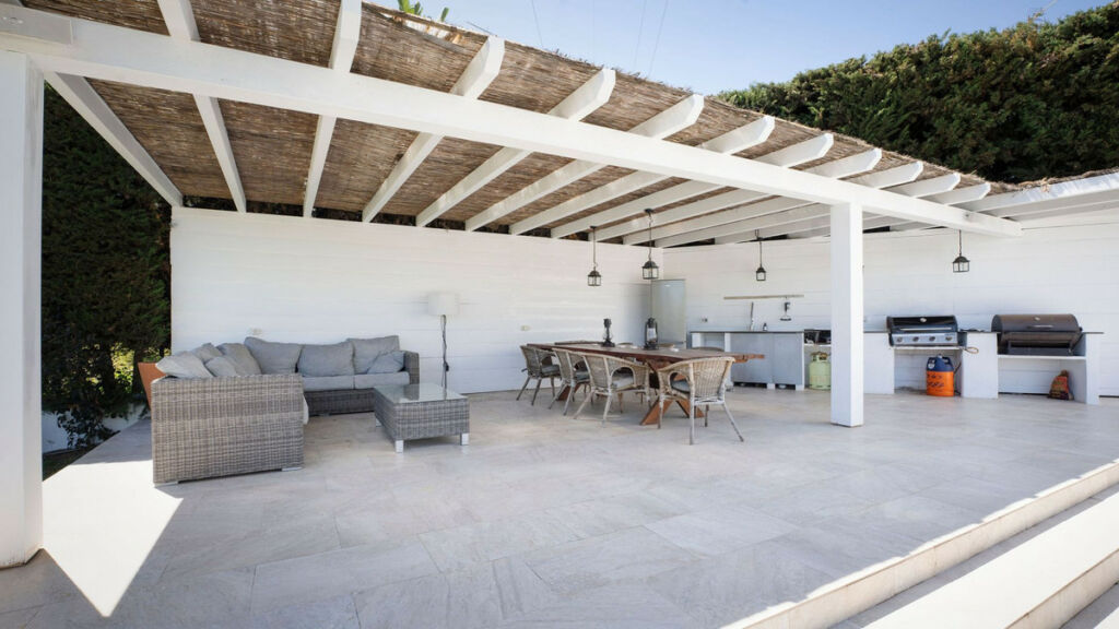 Detached Villa Nueva Andalucía Málaga - image 4