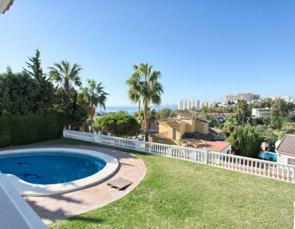 Detached Villa Torrequebrada Málaga - image 4