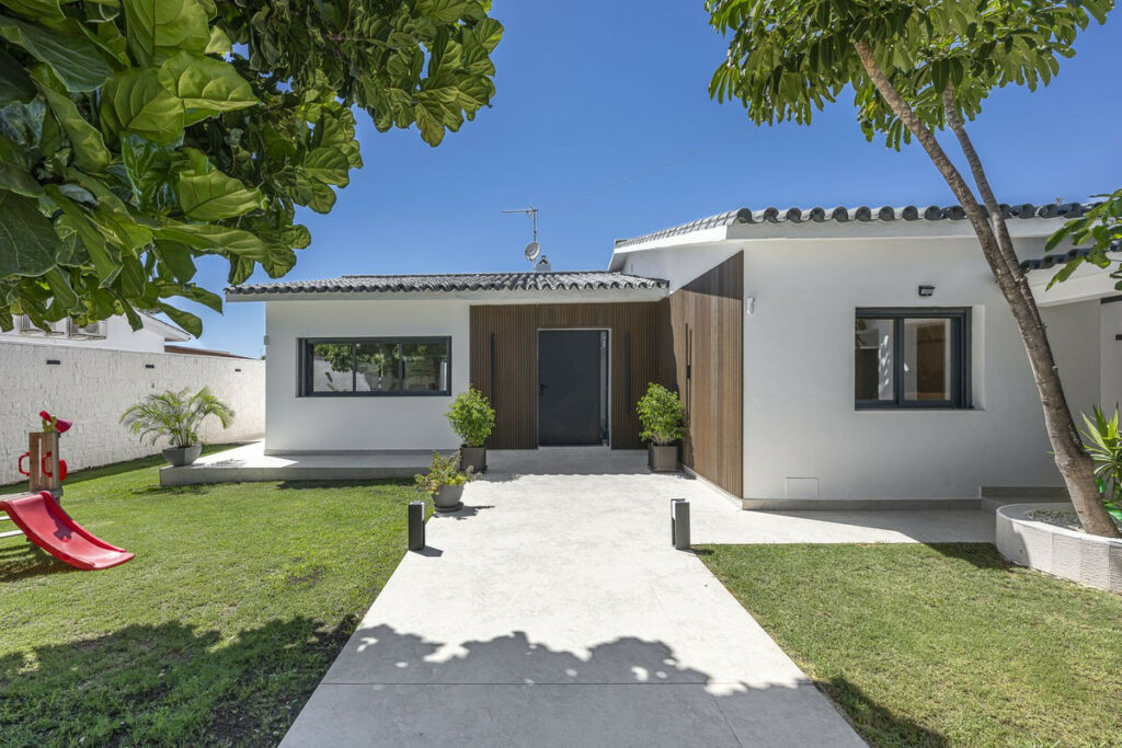 Detached Villa New Golden Mile Málaga - image 4