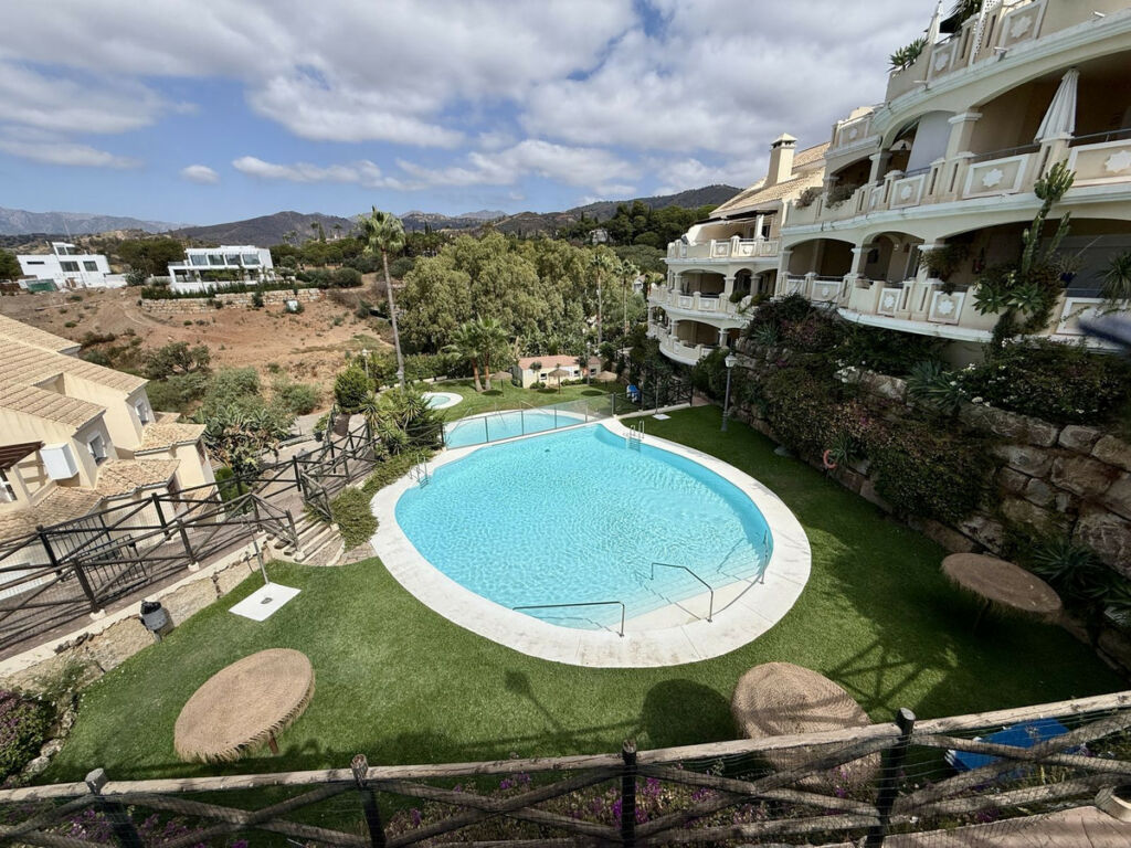 Middle Floor Apartment Elviria Málaga - image 4