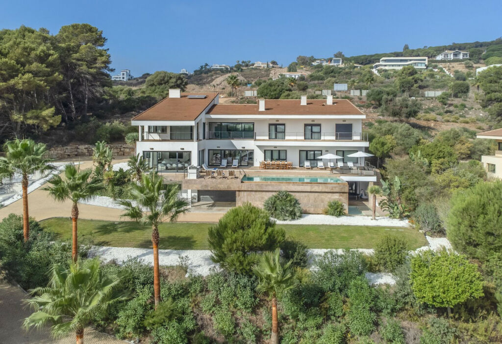 Detached Villa Sotogrande Cádiz - image 4
