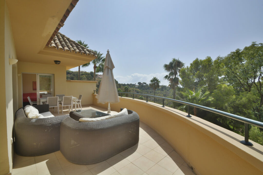 Middle Floor Apartment Elviria Málaga - image 4