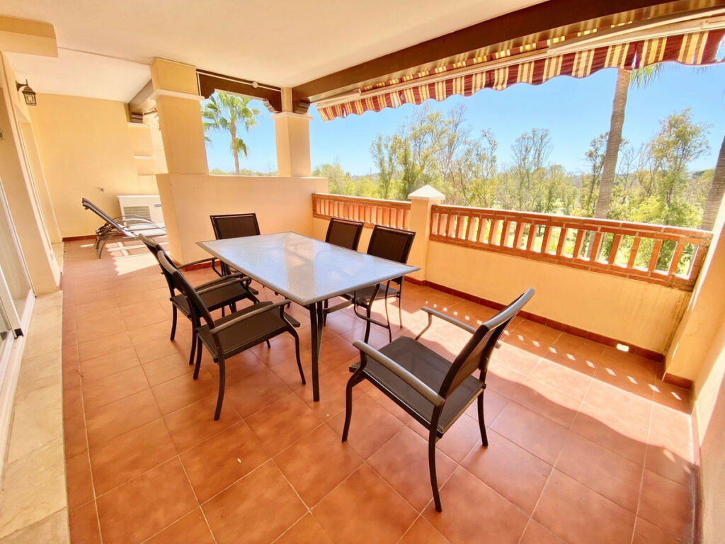Middle Floor Apartment Atalaya Málaga - image 4