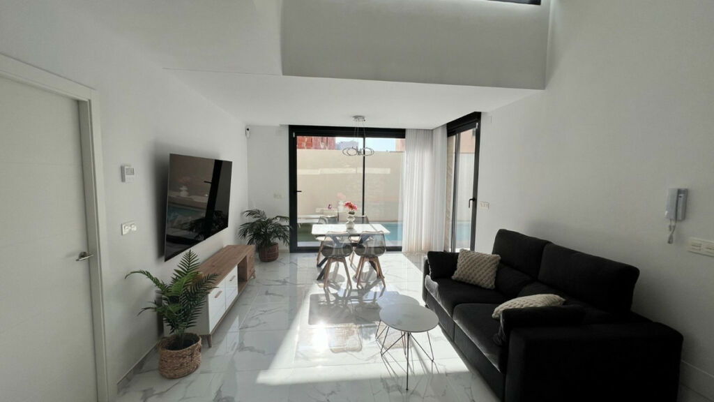 Detached Villa Los Montesinos Alicante - image 4