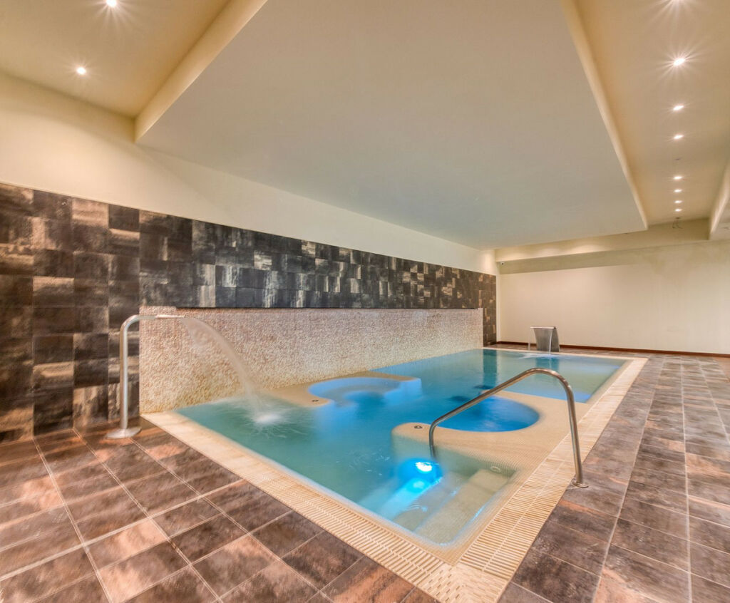 Middle Floor Apartment Estepona Málaga - image 6