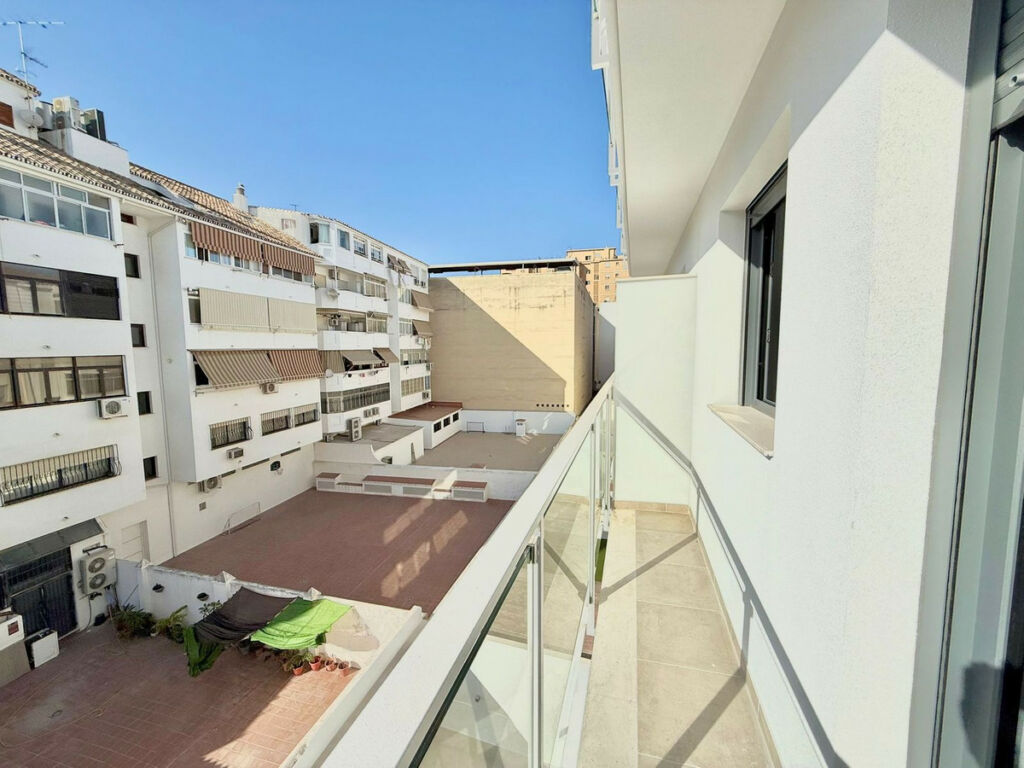 Middle Floor Apartment Fuengirola Málaga - image 4