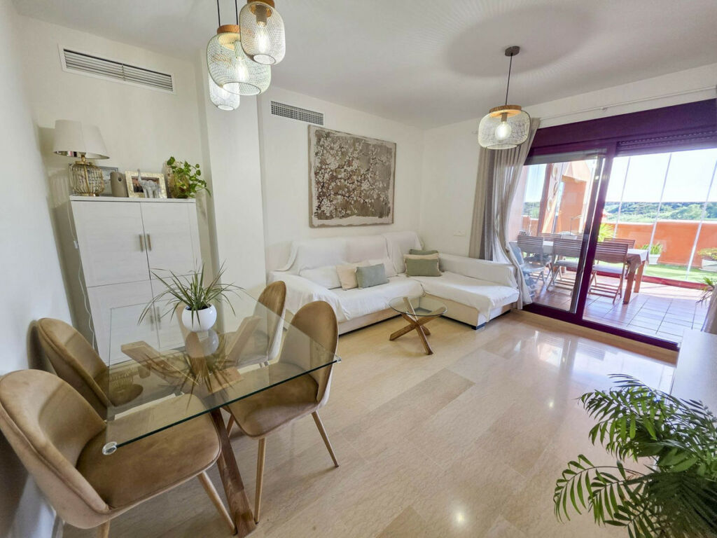 Middle Floor Apartment La Duquesa Málaga - image 4