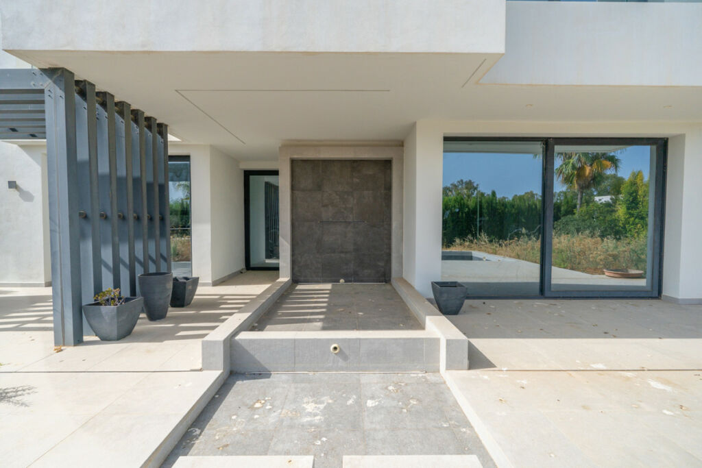 Detached Villa New Golden Mile Málaga - image 4