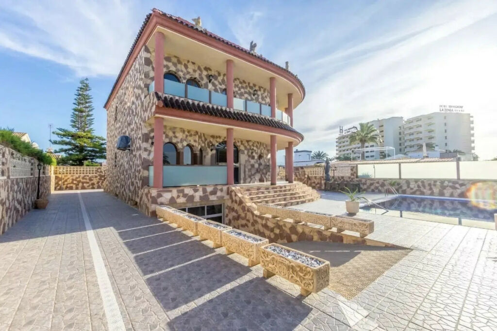 Detached Villa La Zenia Alicante - image 4
