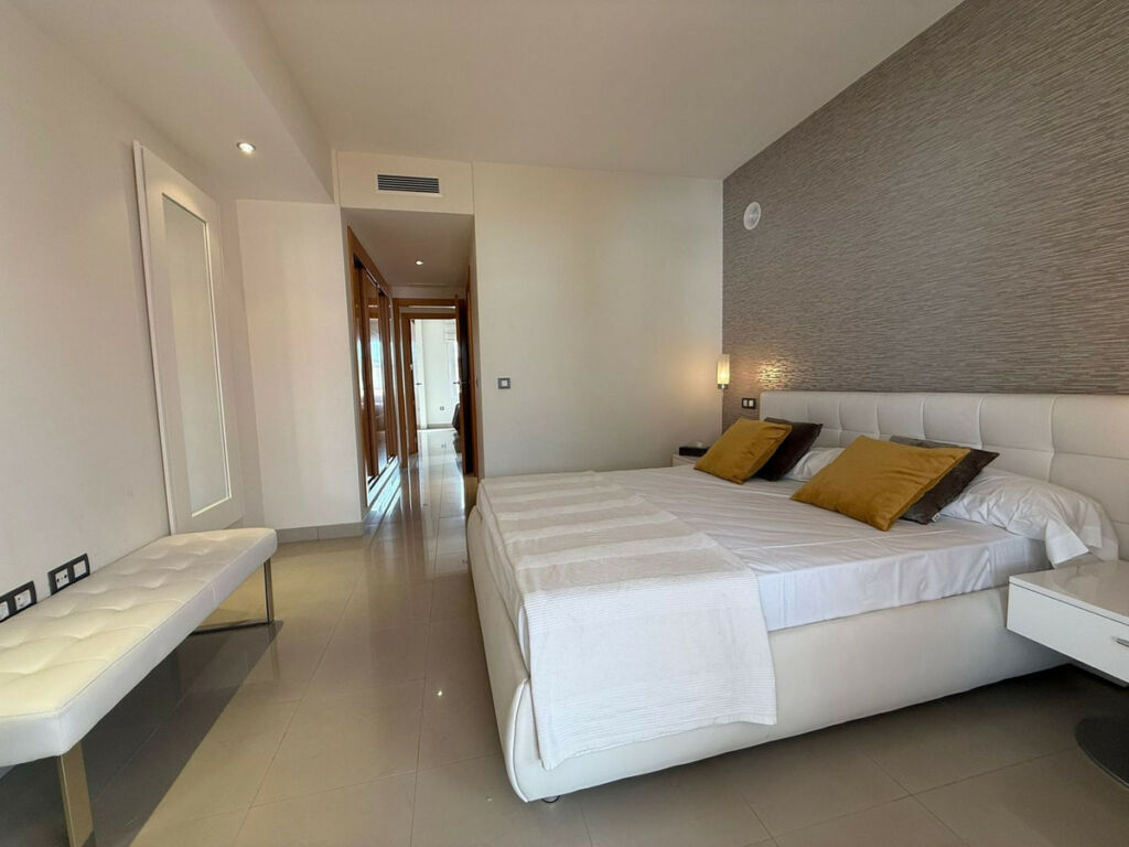 Middle Floor Apartment New Golden Mile Málaga - image 4