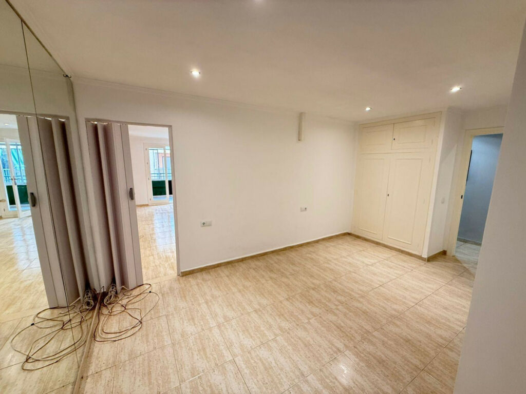 Middle Floor Apartment Torrevieja Alicante - image 4