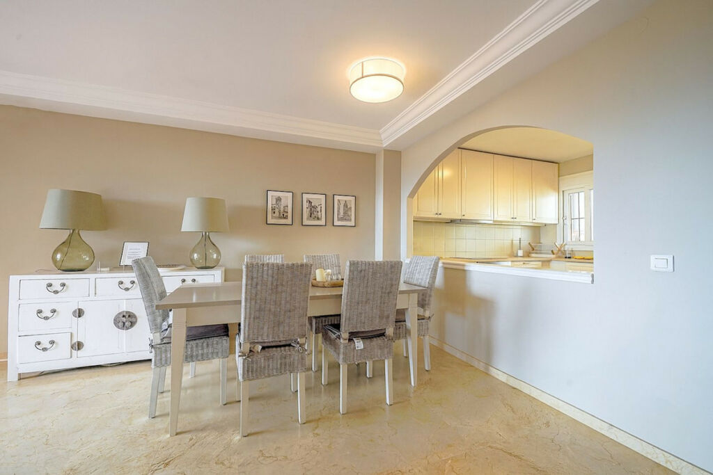 Townhouse Estepona Málaga - image 4