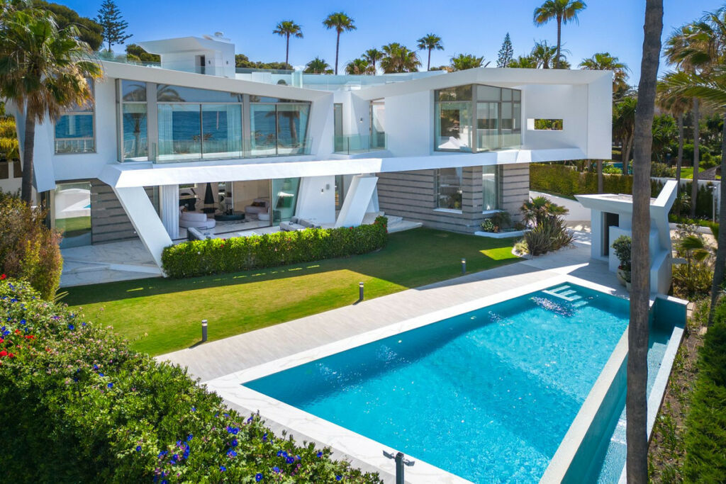 Detached Villa Los Monteros Málaga - image 4