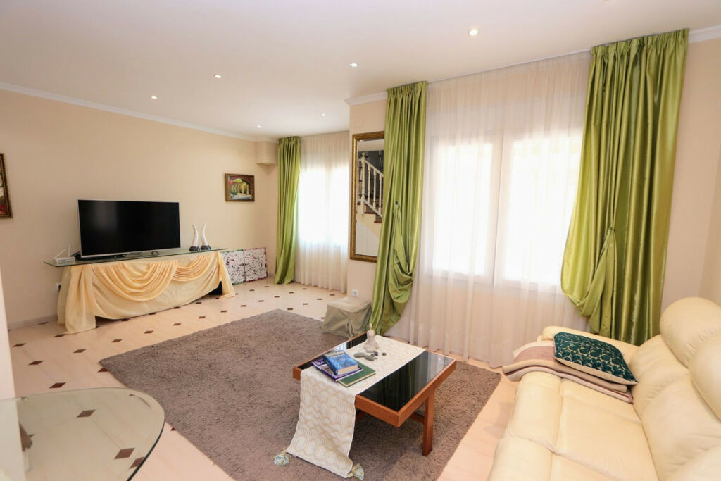Semi-Detached House Torrevieja Alicante - image 4