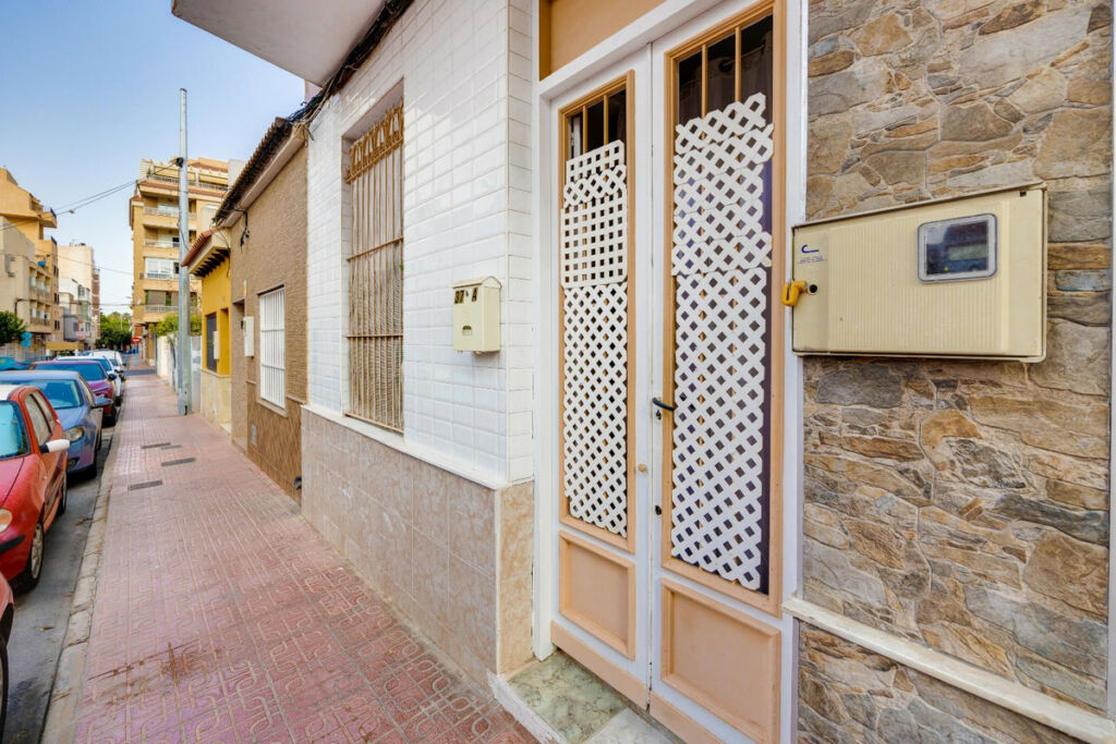 Ground Floor Apartment Torrevieja Alicante - image 4