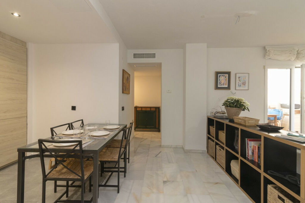 Middle Floor Apartment Benalmadena Málaga - image 4