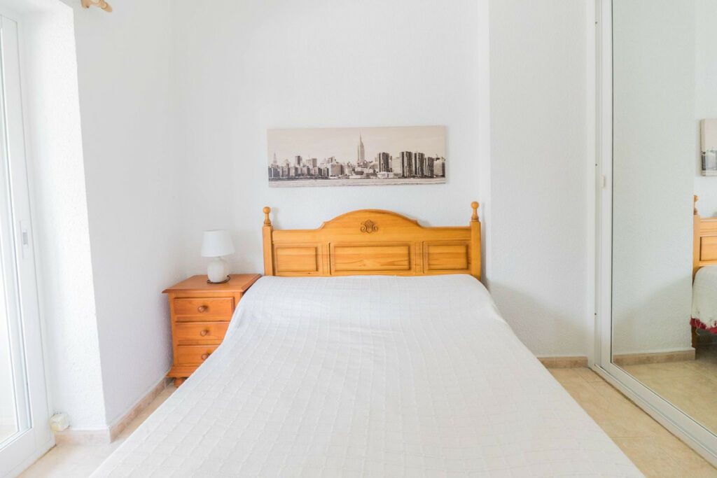Middle Floor Apartment Calahonda Málaga - image 4