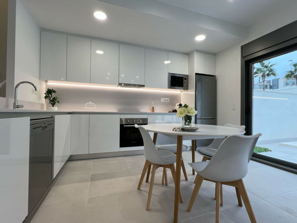 Detached Villa La Zenia Alicante - image 4