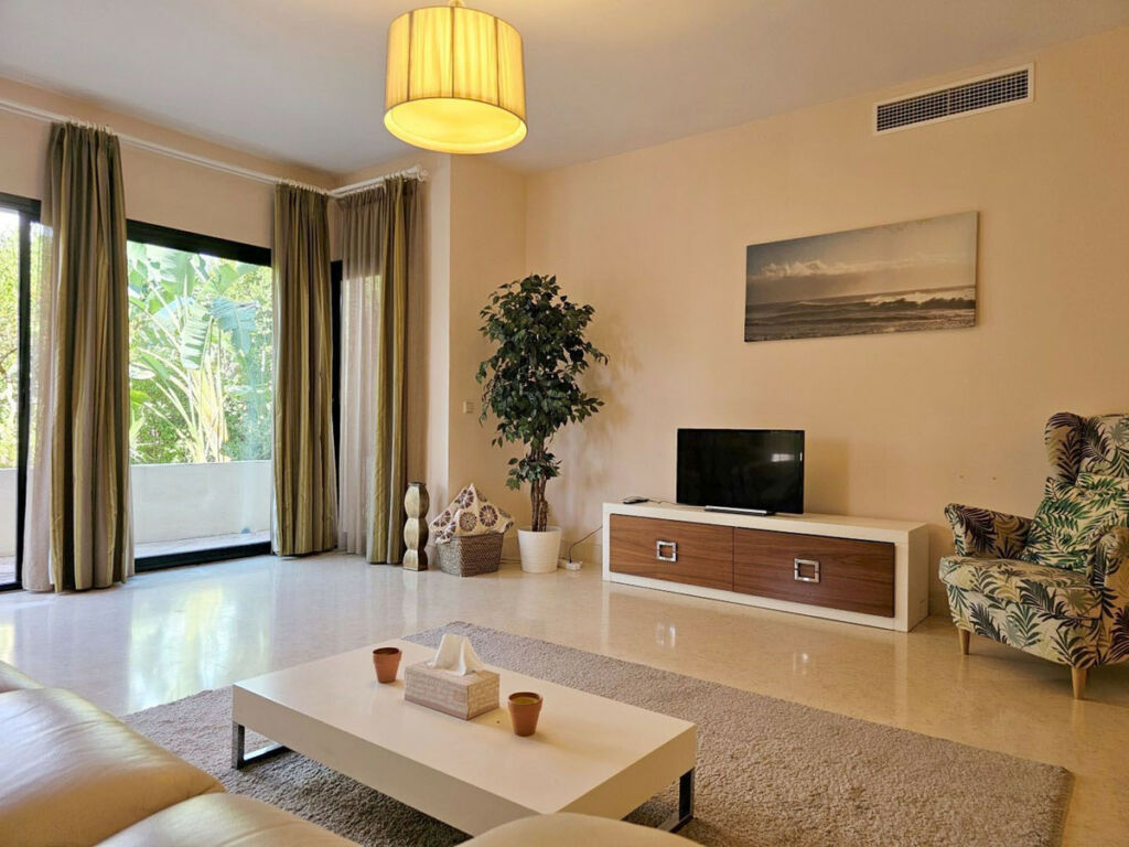 Ground Floor Apartment Benahavís Málaga - image 4