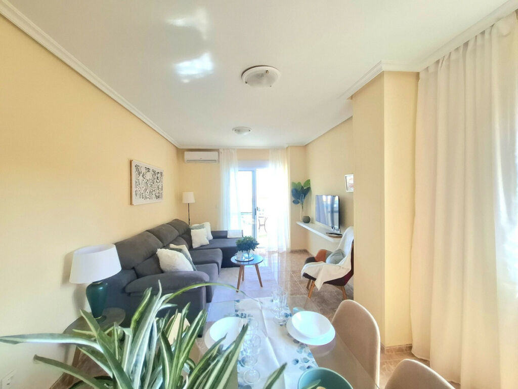Middle Floor Apartment Torrevieja Alicante - image 4