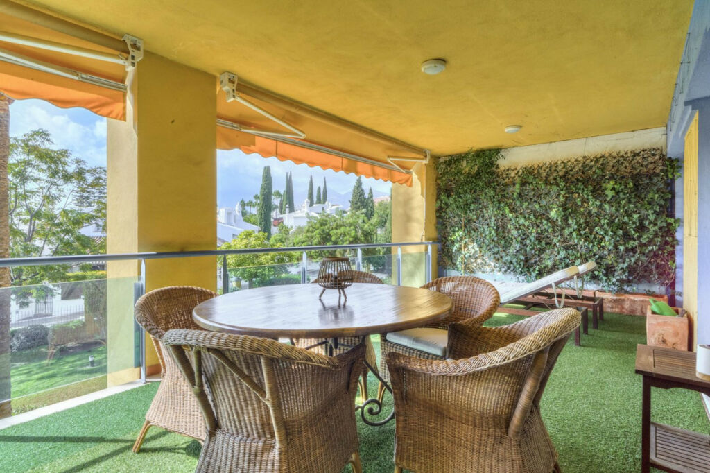 Middle Floor Apartment Bahía de Marbella Málaga - image 4