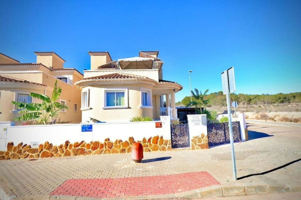 Detached Villa San Miguel de Salinas Alicante - image 4