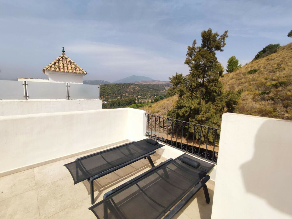 Townhouse Nagüeles Málaga - image 4