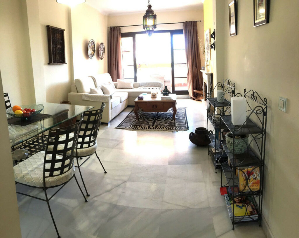 Middle Floor Apartment Hacienda del Sol Málaga - image 4