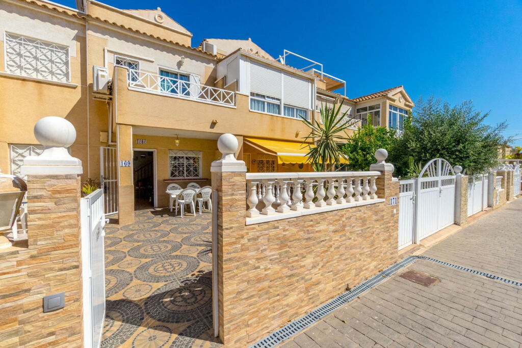 Townhouse Torrevieja Alicante - image 4