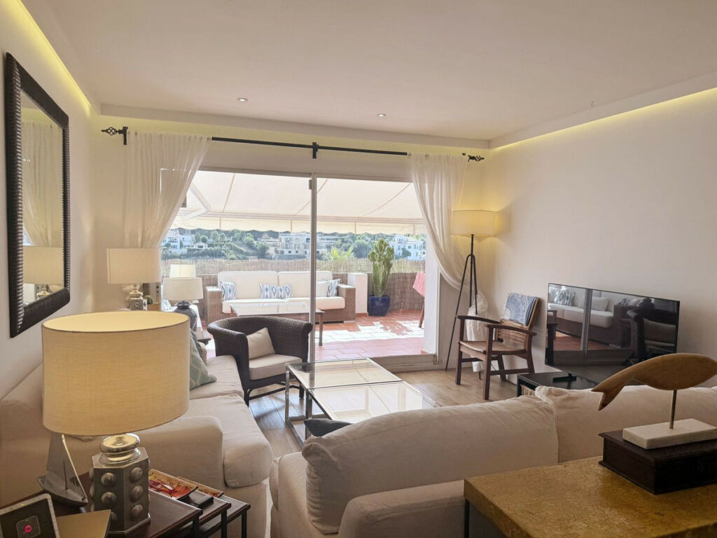 Middle Floor Apartment La Quinta Málaga - image 4