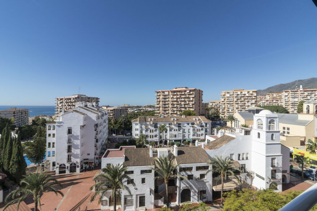 Middle Floor Apartment Benalmadena Costa Málaga - image 4