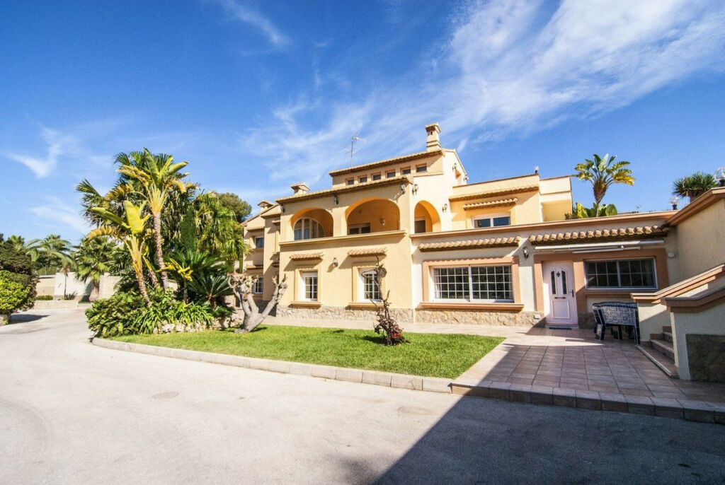 Detached Villa Benissa Alicante - image 4