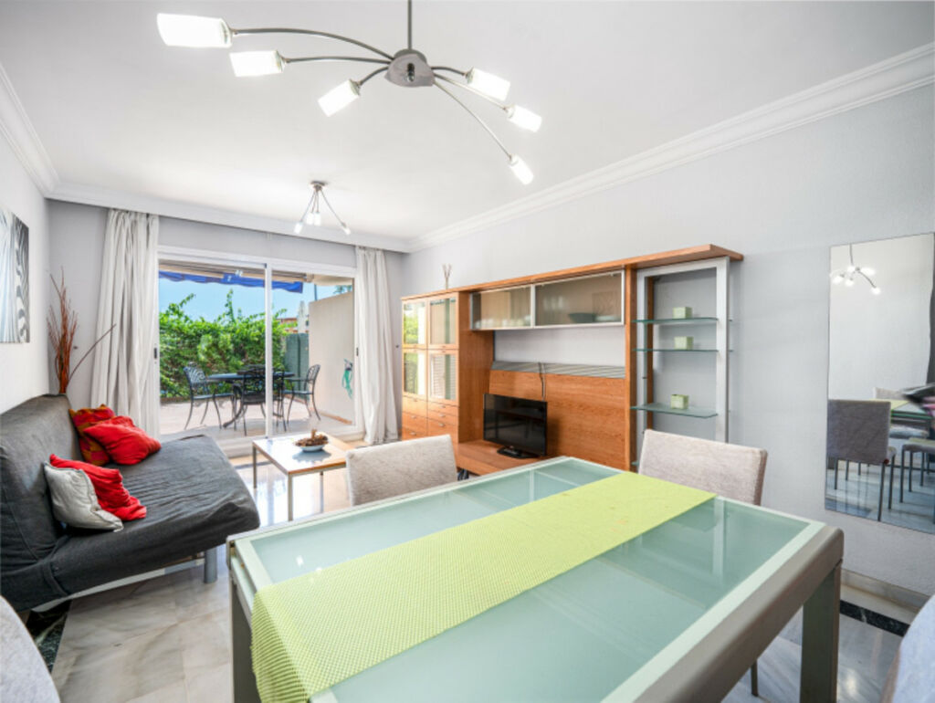 Middle Floor Apartment Marbella Málaga - image 4