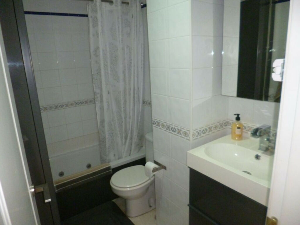 Middle Floor Apartment La Florida Alicante - image 4