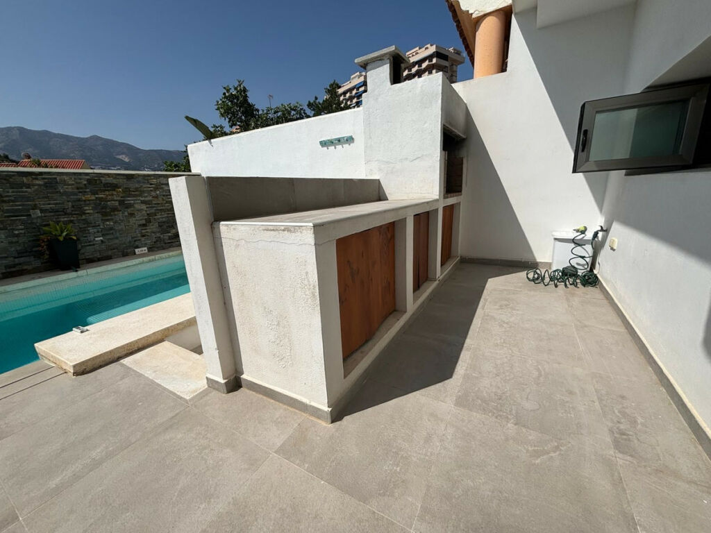 Detached Villa Los Pacos Málaga - image 4