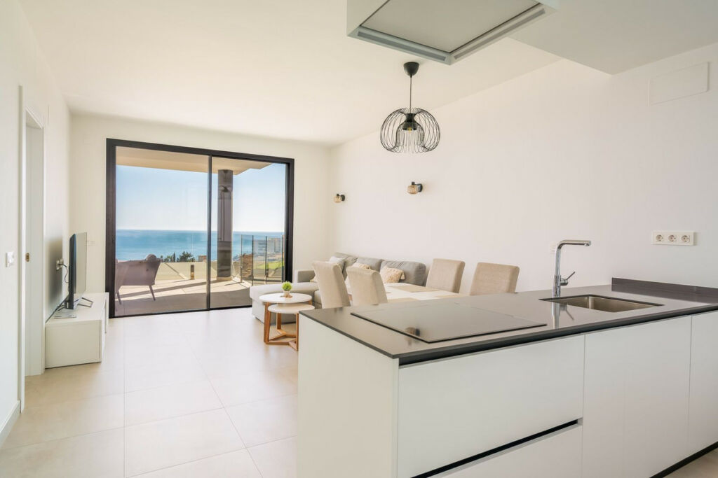Middle Floor Apartment Fuengirola Málaga - image 4