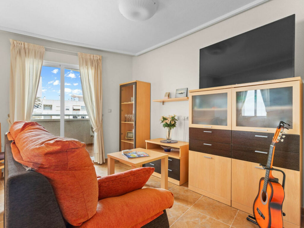 Middle Floor Apartment Torrevieja Alicante - image 4