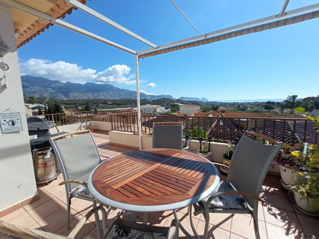 Detached Villa La Nucia Alicante - image 4