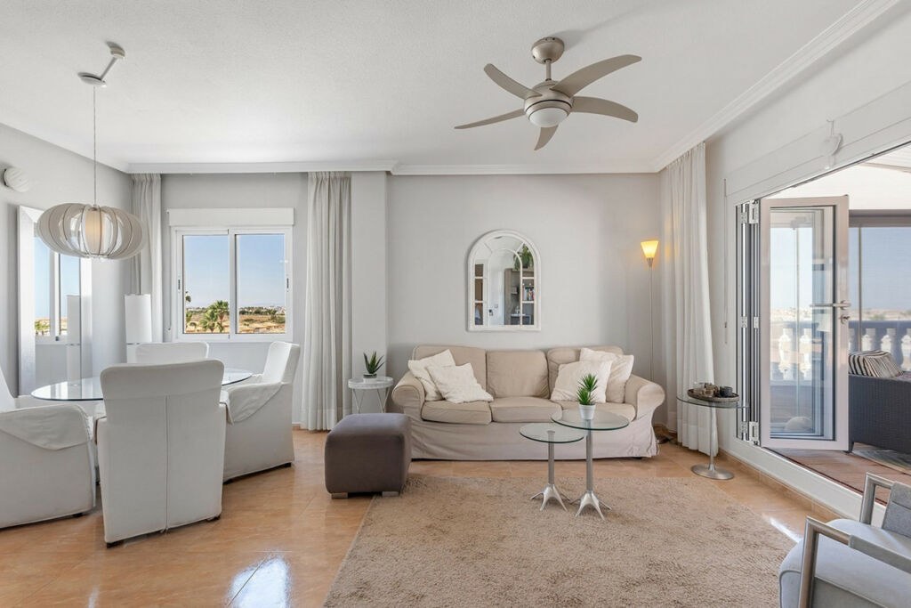 Penthouse Villamartin Alicante - image 4