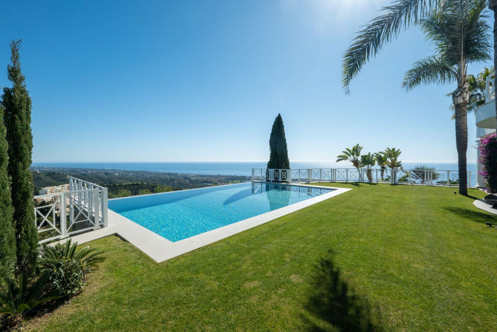 Detached Villa Marbella Málaga - image 4
