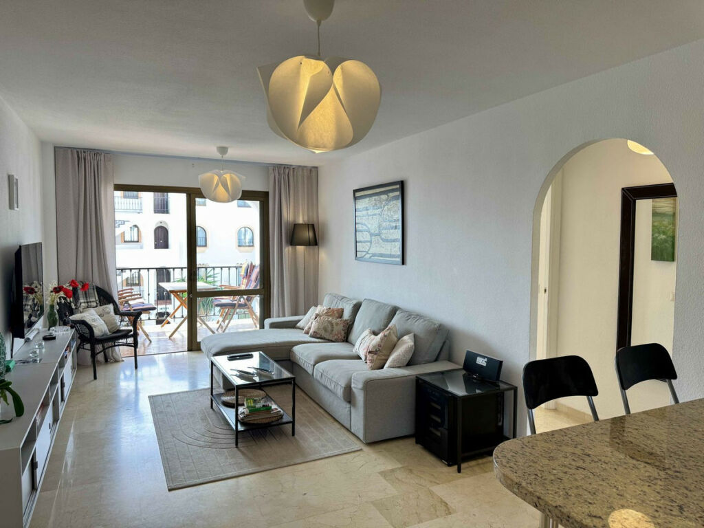 Middle Floor Apartment Riviera del Sol Málaga - image 4